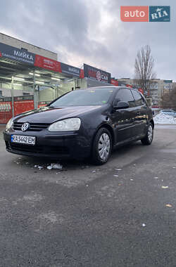 Хэтчбек Volkswagen Golf 2005 в Киеве