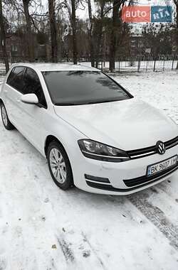 Хэтчбек Volkswagen Golf 2015 в Ровно