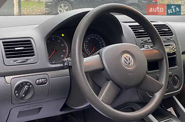 Хэтчбек Volkswagen Golf 2005 в Самборе