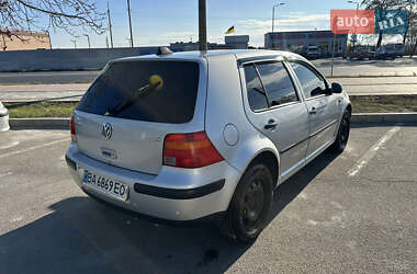 Хетчбек Volkswagen Golf 2001 в Кропивницькому