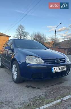 Хэтчбек Volkswagen Golf 2005 в Коростене