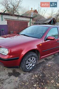 Хэтчбек Volkswagen Golf 1998 в Смеле