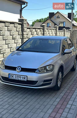 Хэтчбек Volkswagen Golf 2014 в Ровно