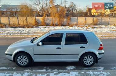 Хетчбек Volkswagen Golf 2002 в Ірпені