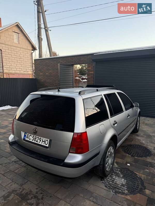 Універсал Volkswagen Golf 2002 в Цумані