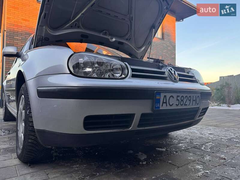 Універсал Volkswagen Golf 2002 в Цумані