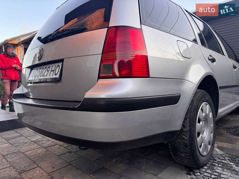 Універсал Volkswagen Golf 2002 в Цумані