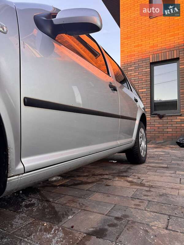 Універсал Volkswagen Golf 2002 в Цумані