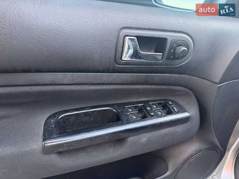 Універсал Volkswagen Golf 2002 в Цумані