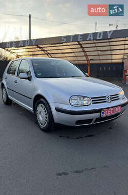 Хэтчбек Volkswagen Golf 2001 в Харькове