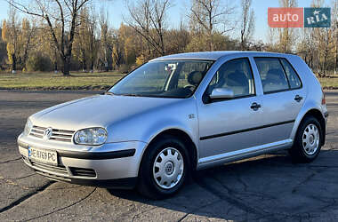 Хэтчбек Volkswagen Golf 2001 в 