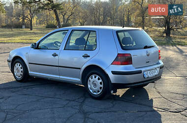 Хэтчбек Volkswagen Golf 2001 в 