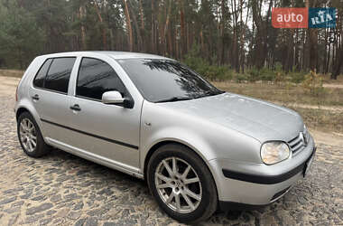 Хетчбек Volkswagen Golf 2001 в Охтирці