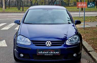 Хэтчбек Volkswagen Golf 2004 в Николаеве