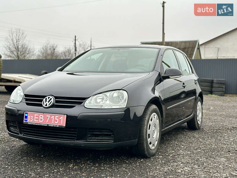 Хэтчбек Volkswagen Golf 2004 в Луцке