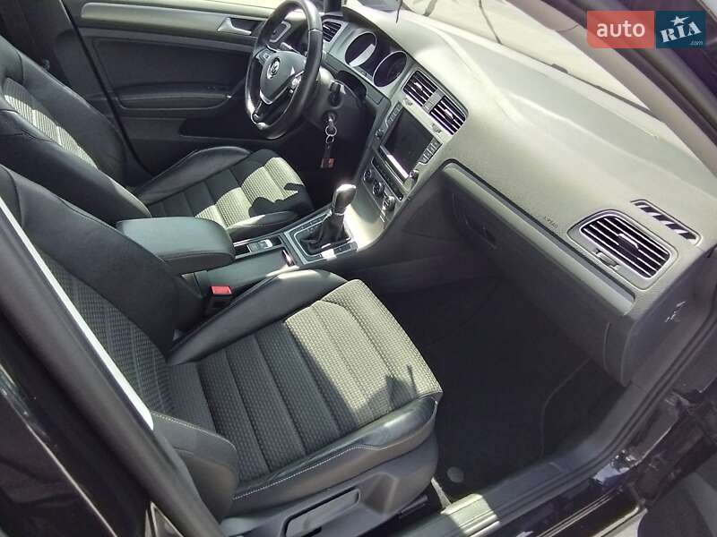 Універсал Volkswagen Golf 2016 в Томаківці