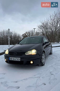 Хэтчбек Volkswagen Golf 2004 в Виннице