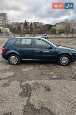 Хэтчбек Volkswagen Golf 2003 в Луцке