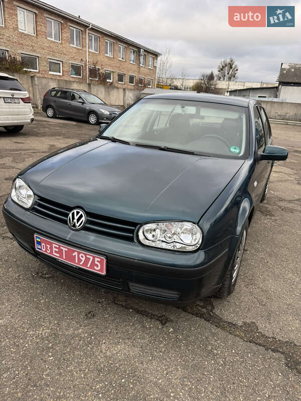 Хэтчбек Volkswagen Golf 2003 в Луцке