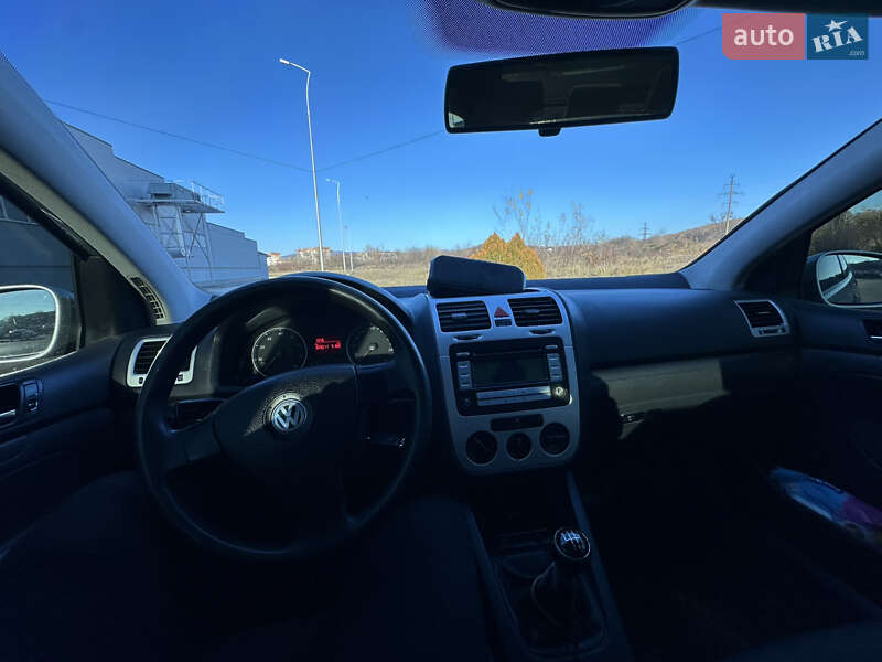 Хетчбек Volkswagen Golf 2004 в Мукачевому