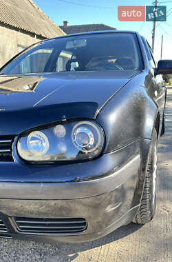 Хэтчбек Volkswagen Golf 2002 в Измаиле