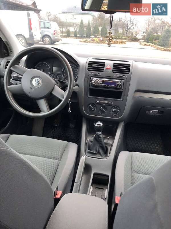 Хетчбек Volkswagen Golf 2004 в Могилів-Подільському