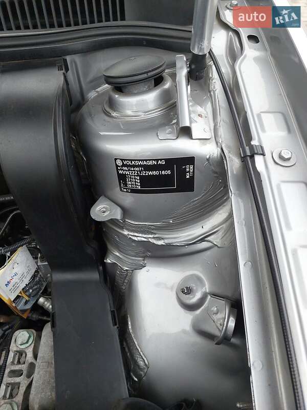 Хетчбек Volkswagen Golf 2002 в Оржиці