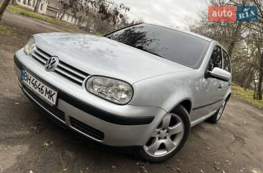 Хетчбек Volkswagen Golf 2000 в Рені