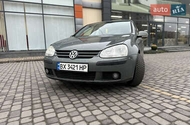 Хэтчбек Volkswagen Golf 2004 в Хмельницком