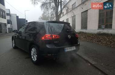 Хэтчбек Volkswagen Golf 2016 в Киеве