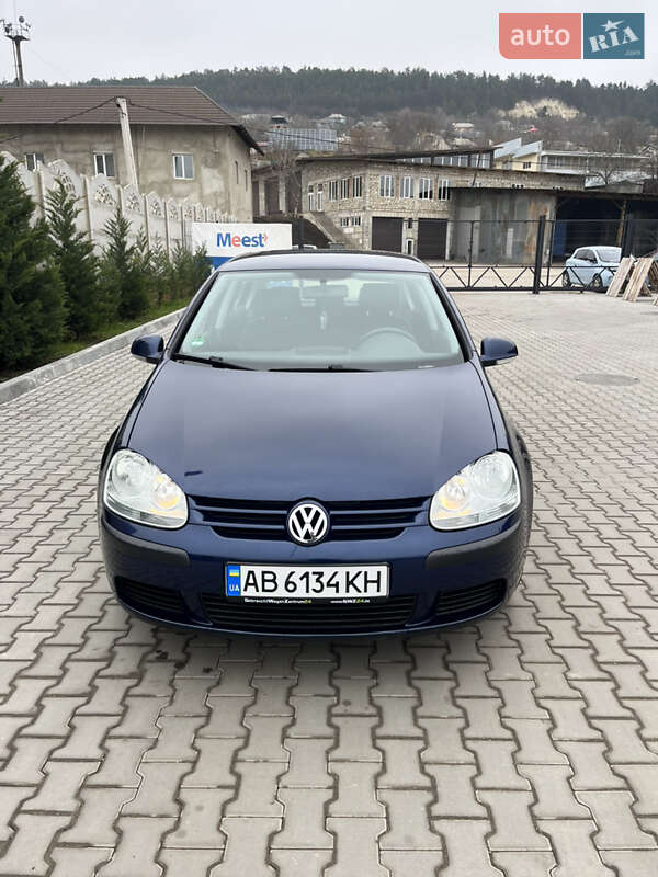 Хетчбек Volkswagen Golf 2004 в Могилів-Подільському