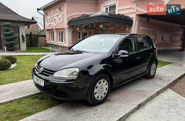 Хэтчбек Volkswagen Golf 2004 в Черновцах