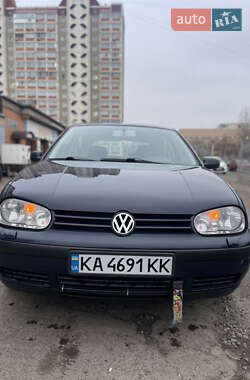 Хетчбек Volkswagen Golf 2002 в Києві