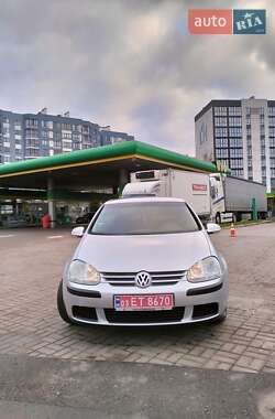 Хэтчбек Volkswagen Golf 2005 в Демидовке