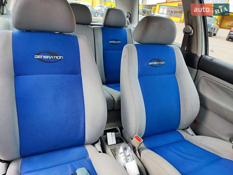 Хетчбек Volkswagen Golf 1999 в Житомирі