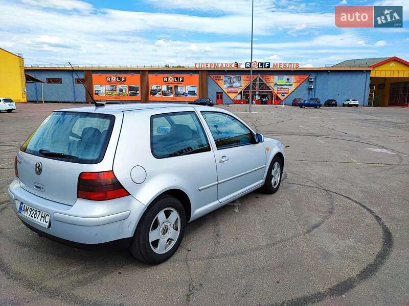 Хетчбек Volkswagen Golf 1999 в Житомирі