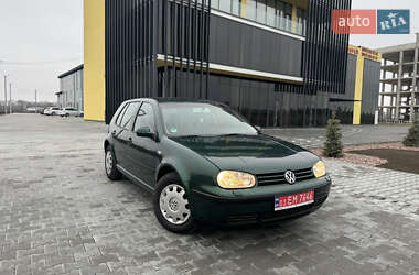 Хэтчбек Volkswagen Golf 2000 в Черновцах