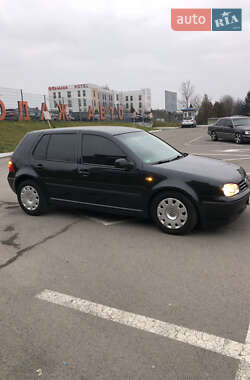 Хэтчбек Volkswagen Golf 2003 в 