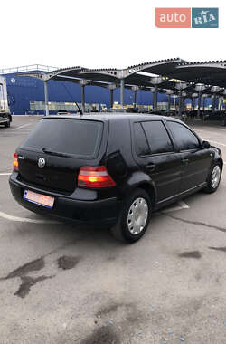 Хэтчбек Volkswagen Golf 2003 в 