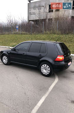Хэтчбек Volkswagen Golf 2003 в 