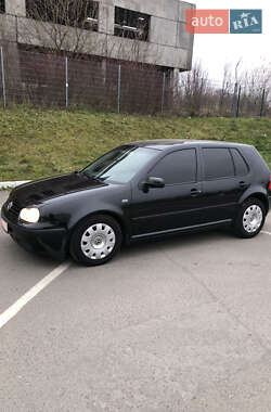 Хэтчбек Volkswagen Golf 2003 в 