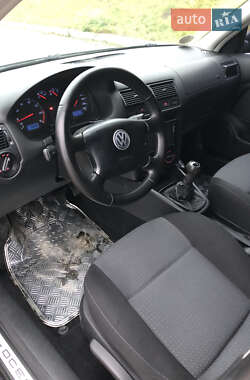 Хэтчбек Volkswagen Golf 2003 в 