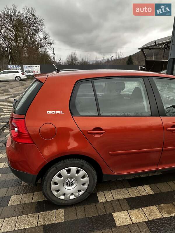 Хетчбек Volkswagen Golf 2006 в Сваляві