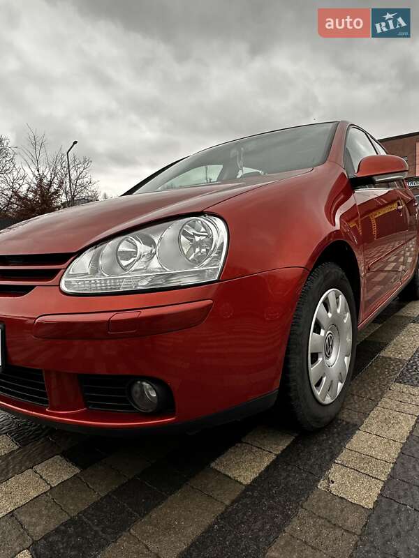 Хетчбек Volkswagen Golf 2006 в Сваляві