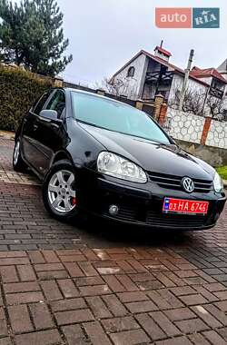 Хэтчбек Volkswagen Golf 2005 в Луцке