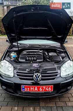 Хэтчбек Volkswagen Golf 2005 в Луцке