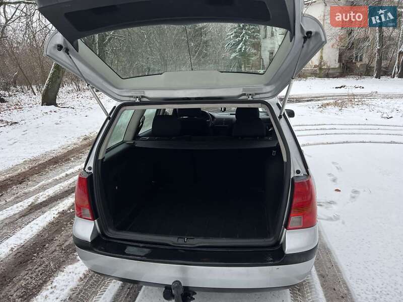Універсал Volkswagen Golf 2002 в Копилові