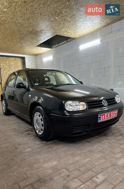 Хэтчбек Volkswagen Golf 2002 в Хороле