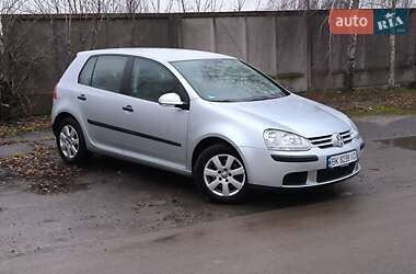 Хэтчбек Volkswagen Golf 2005 в Ровно