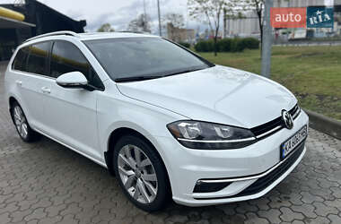 Универсал Volkswagen Golf 2018 в Киеве